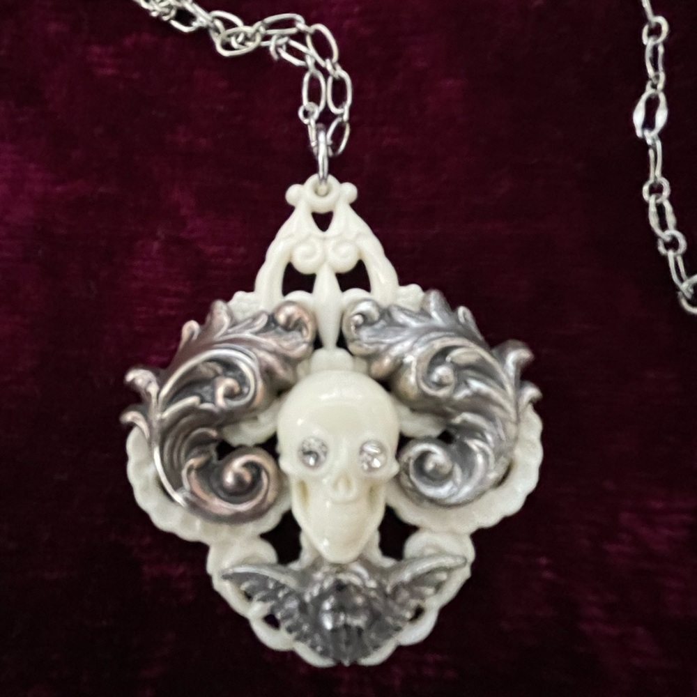 Tarina Tarantino Skull Necklace